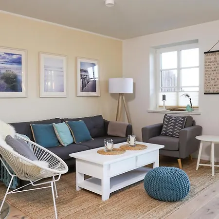 Reetdachhaus Strandkoje Reetdachhaus Strandkoje * Tating